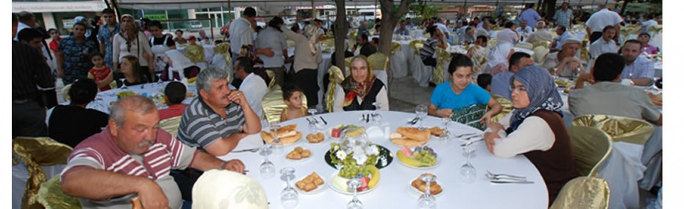 Engelliler İftar Yemeğinde