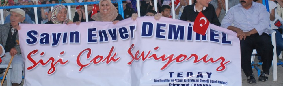 Sayın Enver Demirel'e Teşekkür İçin Hazırlanan Pankart Görüntüsü