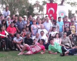 Biz büyük bir aileyiz