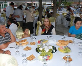 Engelliler İftar Yemeğinde Engelliler İftar Yemeğinde